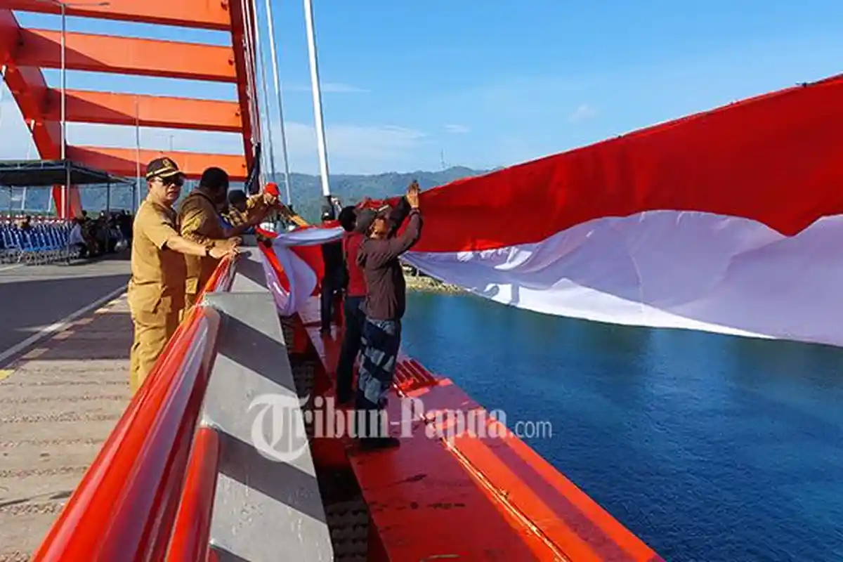 Ini Respons Frans Pekey soal Pengibaran Bendera Merah Putih di Jembatan Youtefa Kota Jayapura