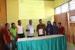 mou-oleh-kepala-labkesda-ntt-agustinus-sally-dan-kepala-cabang-pbf-agustinus-nahak_20161202_202153.jpg