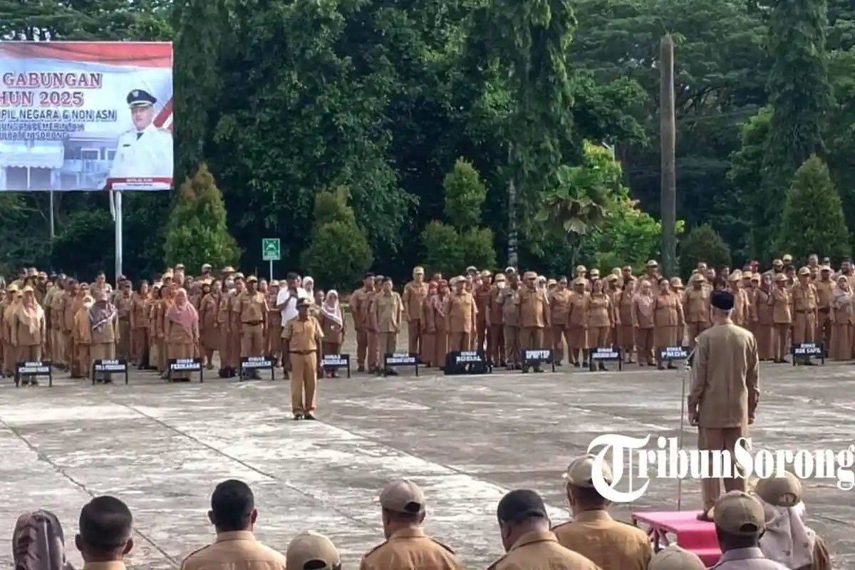 Pimpin Apel Bersama ASN, Wabup Sorong Sutejo Minta Maaf Datang Kepagian: Kirain Masih Ngajar di SMK