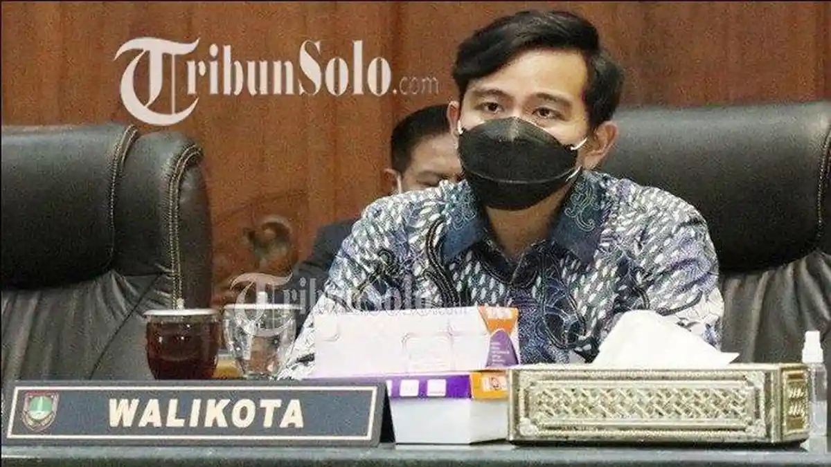 Unggul dalam Survei Pilgub Jateng, Gibran: Saya Fokus Kerja untuk Solo