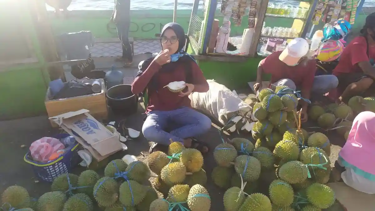 Warga Ambon Makan 2 Ton Durian Tiap Hari