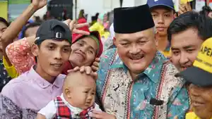 ratusan-warga-desa-burai-antusias-menyambut-alex-noerdin-4.jpg