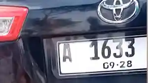 Mobil-kijang-Innova-warna-hitam-menabrak-kerumunan-anak-SD-4320.jpg