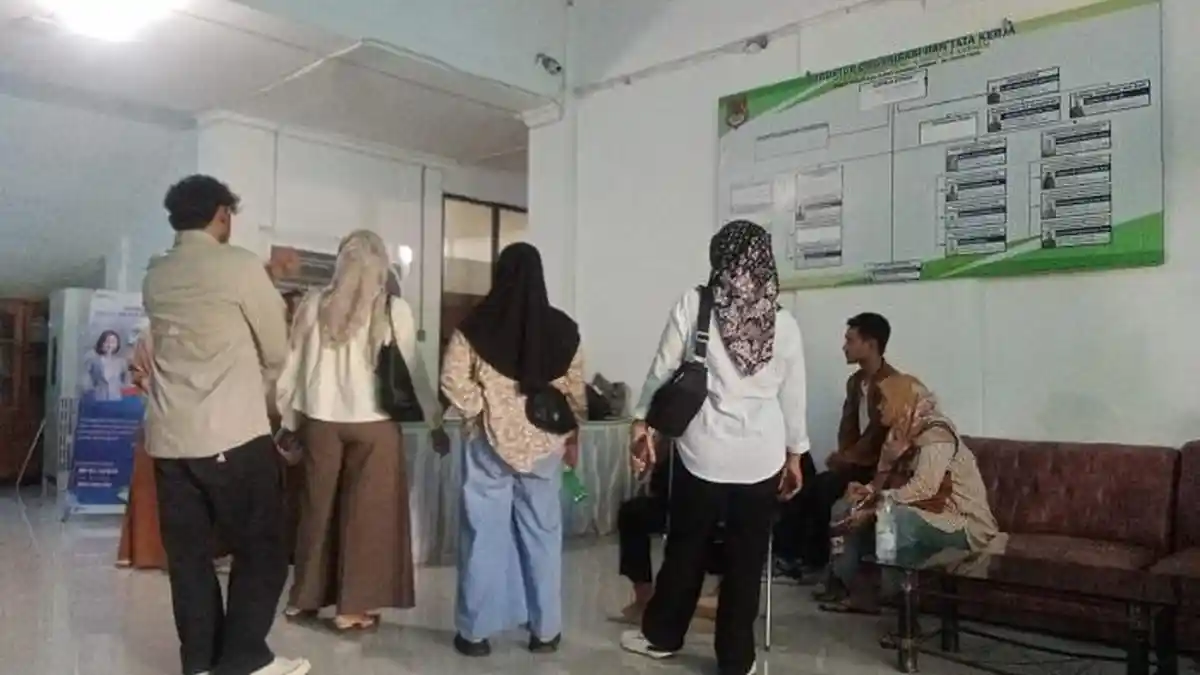 Warga Temui Kepala DLH Banggai soal Limbah Peternakan Ayam di Batui