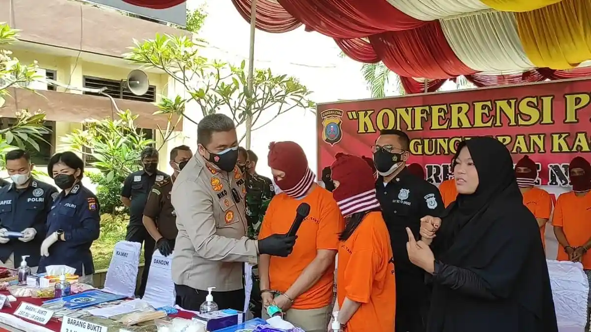 Pasutri Pengedar Ekstasi Buka Suara, Dapat Pasokan dari Mafia di Capital Building