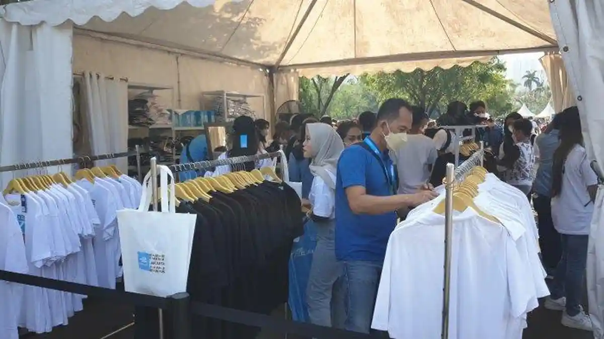 Penonton Serbu Lapak Pernak-pernik Formula E di JIExpo Kemayoran