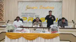 Kapolda-Lampung-Irjen-Pol-Helfi-Assegaf-dalam-konferensi-pers-di-Siger-Lounge-foto.jpg