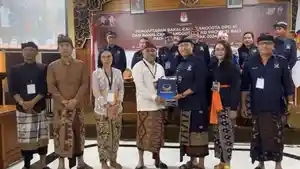 Penyerahan-berkas-pendaftaran-dari-NasDem-Bali.jpg