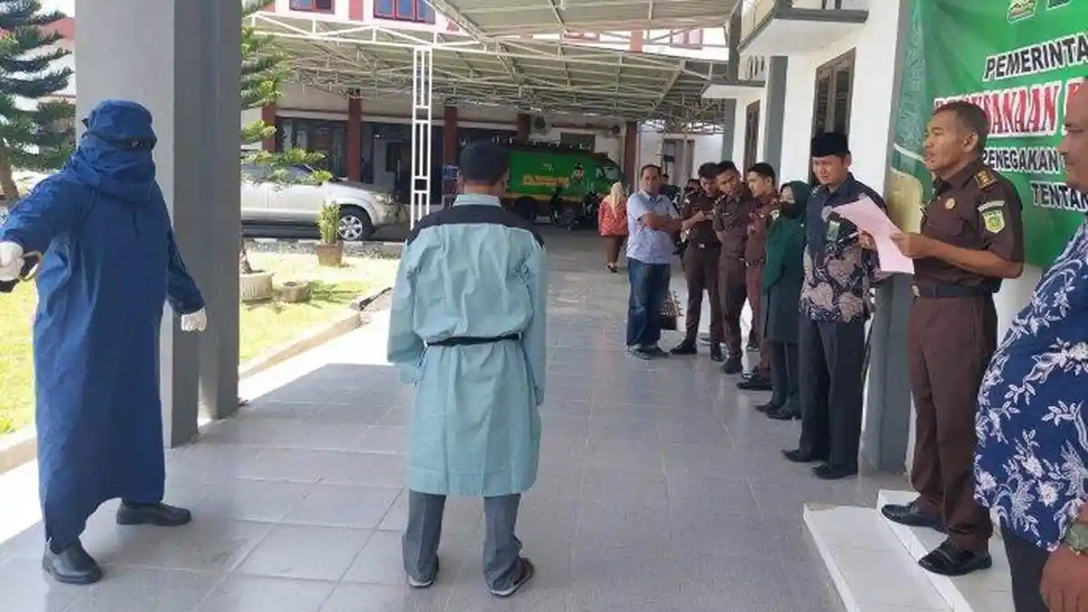 Terbukti Berzina, Pasangan Nonmuhrim Ini Dicambuk 200 Kali di Bulan Puasa