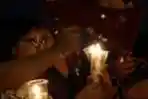 Aksi Nyalakan Lilin Peringati Hari Perempuan Internasional
