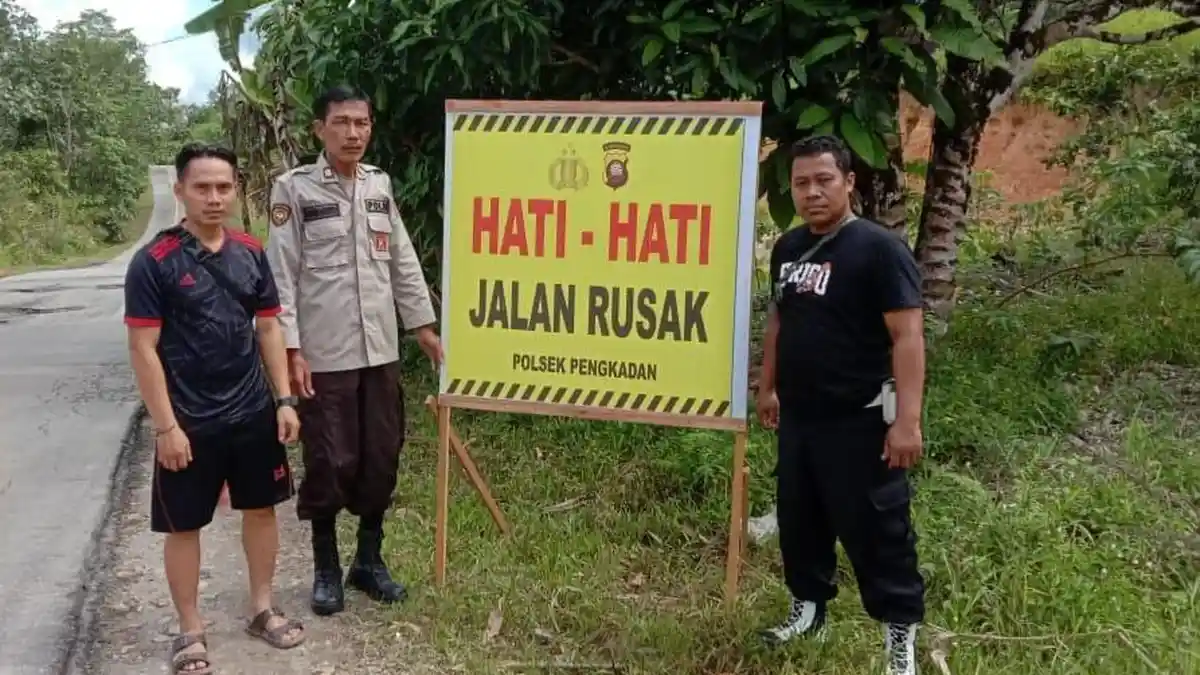 Antisipasi Laka Lantas, Ini Yang Dilakukan Personel Polsek Pengkadan