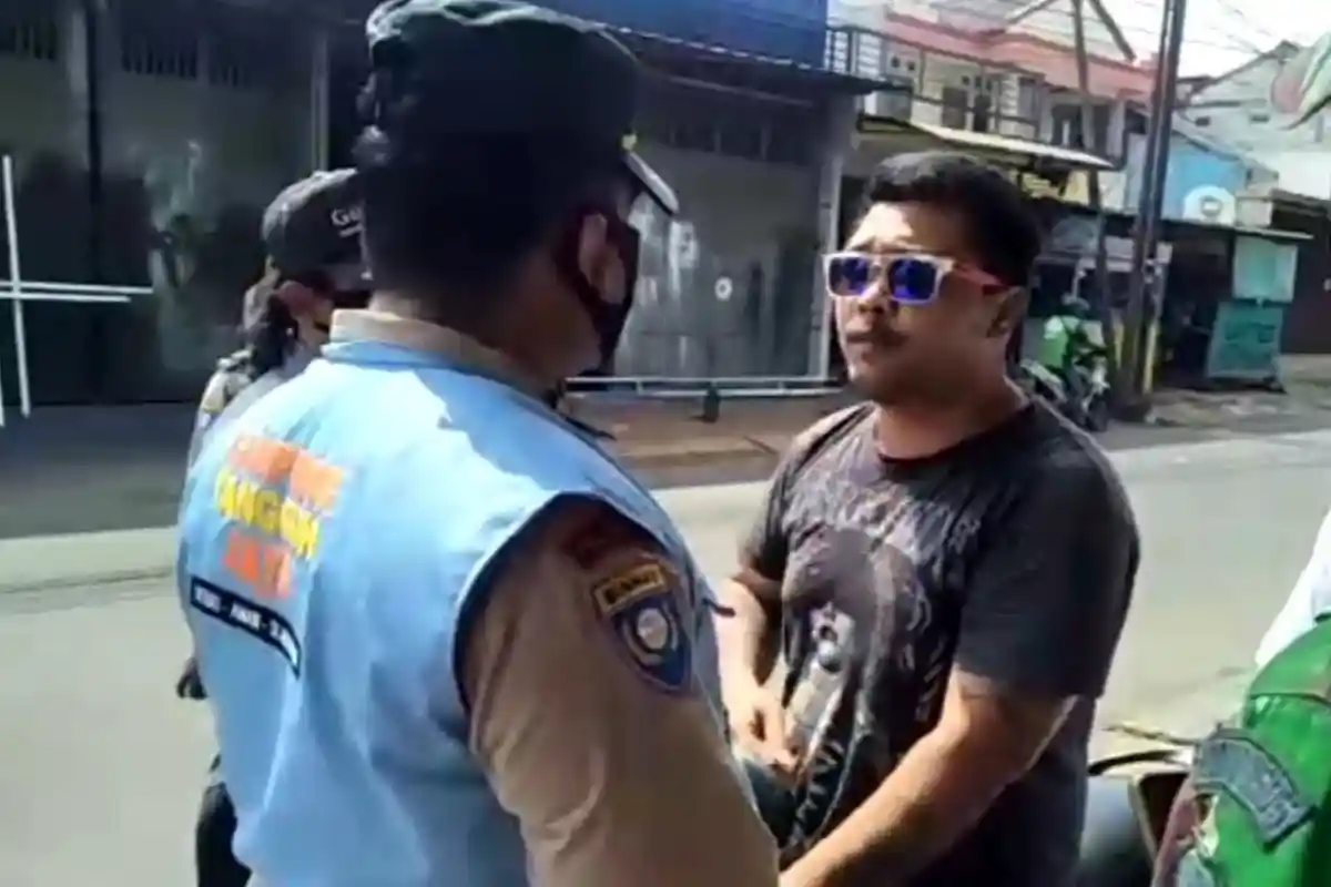Dirazia Karena Tak Pakai Masker, Pria di Ciracas Malah Nantang Petugas dan Sebut Covid-19 Tak Ada