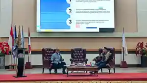 Direktur-UT-Gorontalo-Safriansyah-saat-memberikan-kuliah-umum.jpg