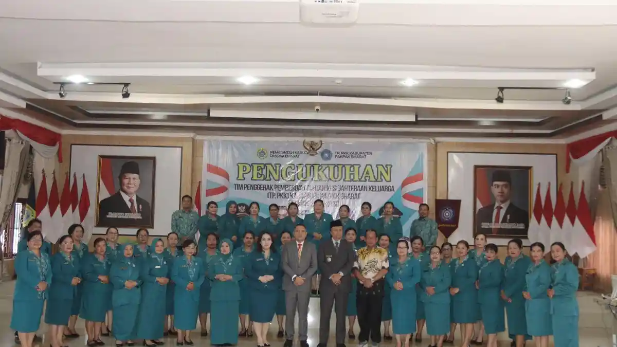 BUPATI Franc Tumanggor Kukuhkan Pengurus Tim Penggerak PKK Pakpak Bharat Periode 2025-2030