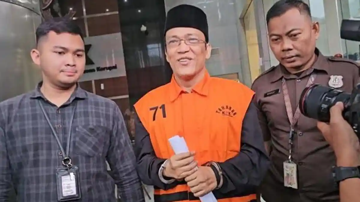 Immanuel Ebenezer Pakai Peci Hitam saat Diperiksa KPK: Biar Lebih Keren