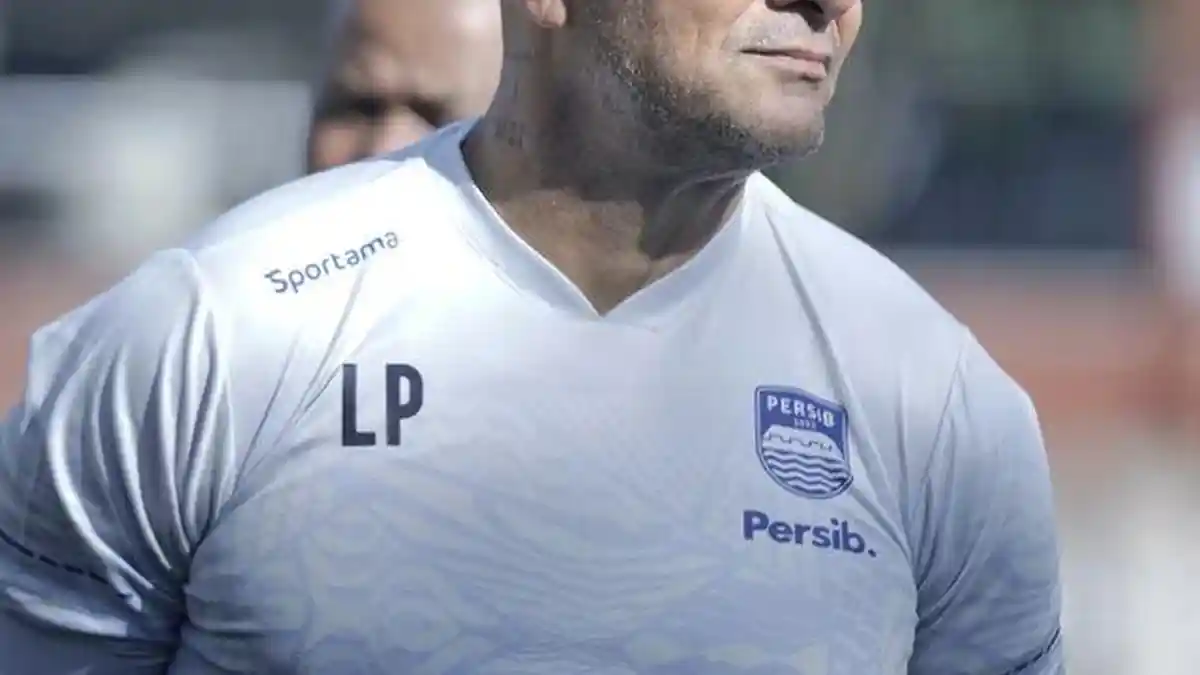 Luizinho Passos Beri Wejangan Untuk Kiper Persib Bandung: Harus Ada Tekanan!