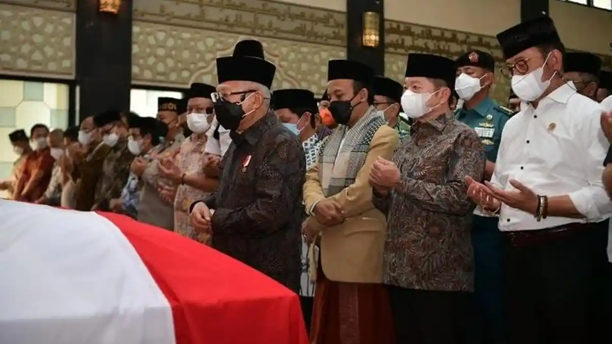 Tjahjo Kumolo Meninggal, PDIP Kibarkan Bendera Setengah Tiang