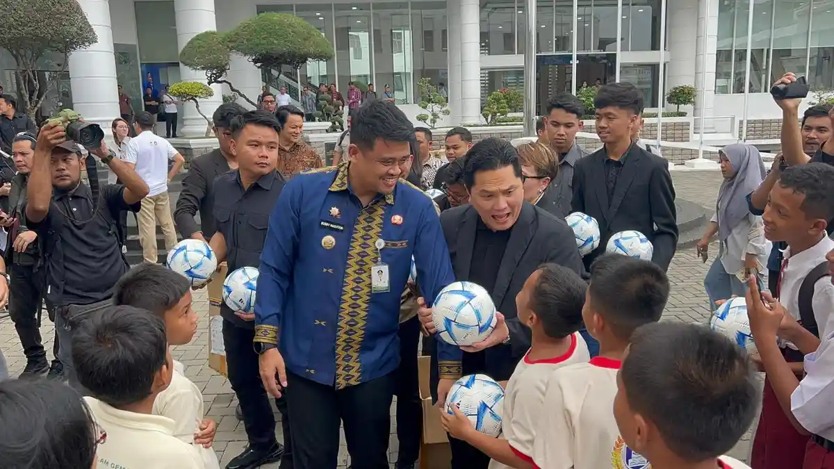 PSSI Bagikan Ratusan Bola Kepada 30 Sekolah Dasar di Sumut