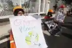 Aksi Walhi Tolak Pembangunan PLTU Batubara Jawa 9 & 10