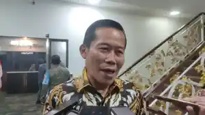 Ketua-DPRD-Kota-Serang-Muji-Rohman-menyorot.jpg