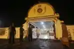 Pengaman Salat Tarawih di Masjid Gede Kauman Yogya