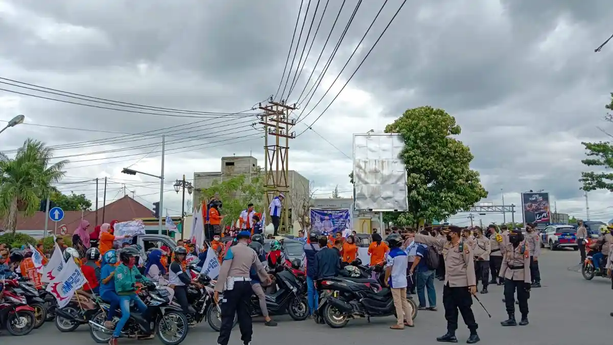 Ratusan Personel Polres Gorontalo Kota Turun Amankan Demo FSPMI Gorontalo