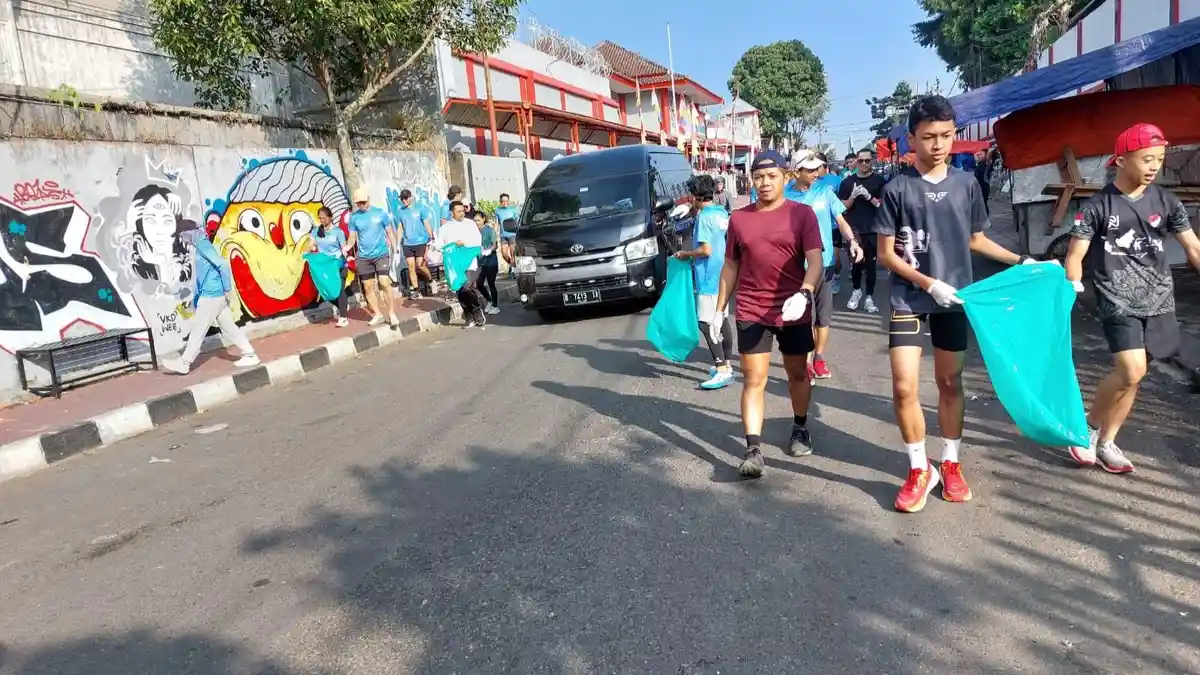 Aksi Unik, Lari Sambil Pungut Sampah di Wonosobo Berhasil Kumpulkan 43 Kilogram