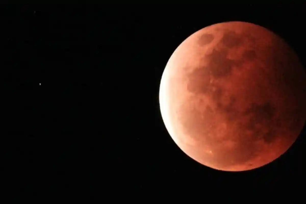 Selain Salat Gerhana, Ini yang Harus Dilakukan Saat Gerhana Bulan Total Terjadi