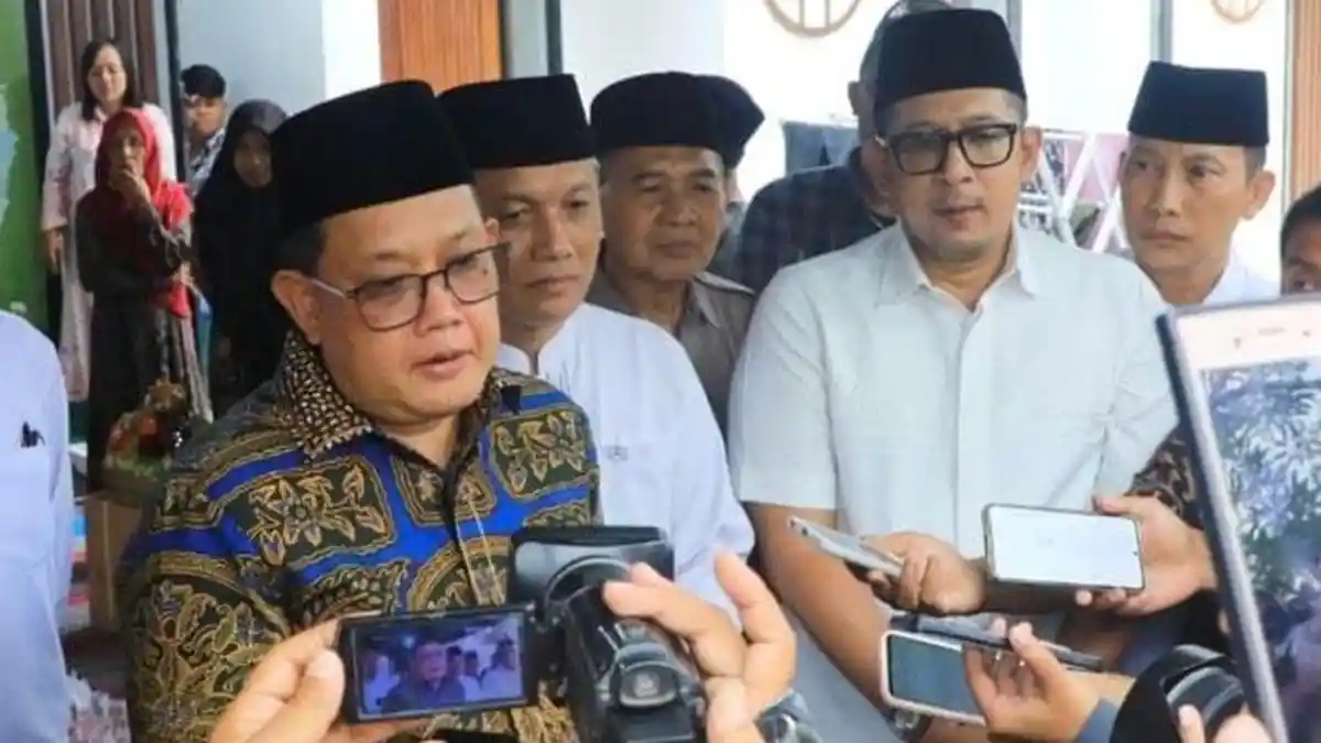 Pj Gubernur Adhy Karyono Evaluasi Program Study Tour Siswa Jatim, Imbau Soal Risiko dan Keamanan