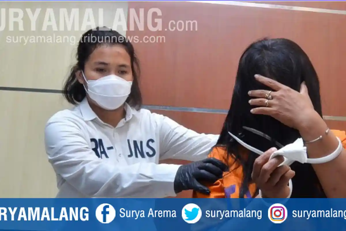 Karaoke Plus-plus Sediakan Purel untuk Layanan Hubungan Intim, Polda Jatim Temukan Celana Dalam