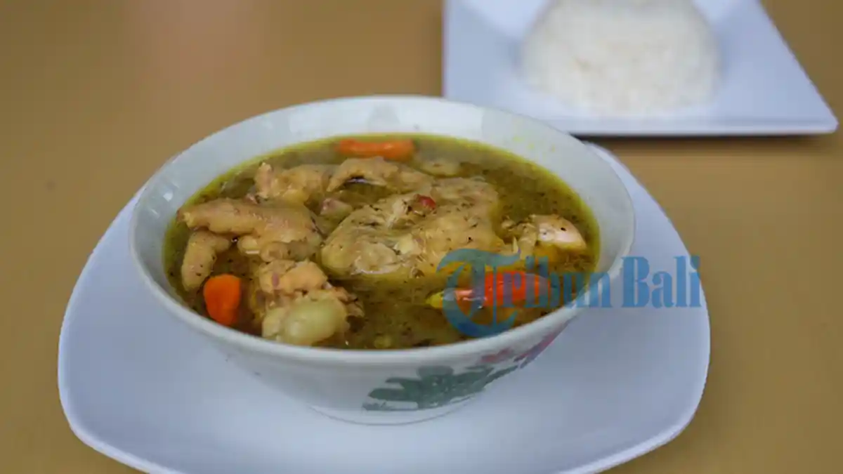Kuah Base Genep, Kuliner Khas Bali yang Mirip Soto Ayam Tapi Lebih Gurih dan Kaya Rempah
