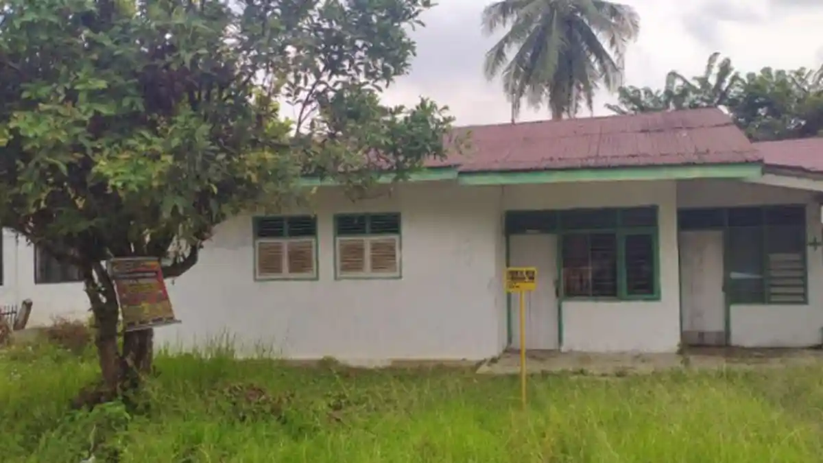 Rumah Dinas Medis Puskesmas Rantau Seulamat Terbengkalai Mirip Gudang