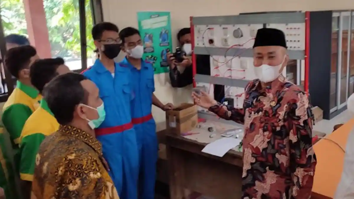 Program SMK Bakti Dindik Jatim, Bimbing Santri agar Miliki Keahlian Tambahan