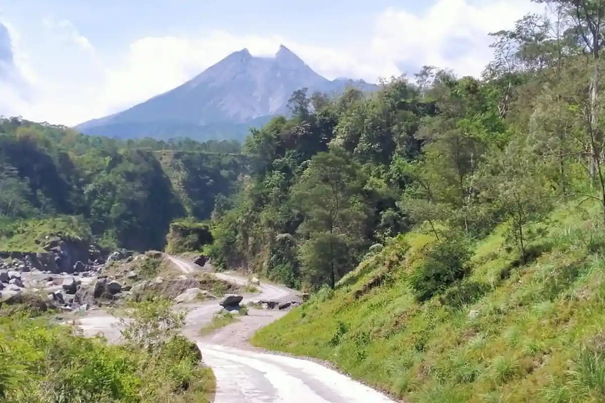 Dampak Status Merapi Siaga, 108 Orang Dalam Kelompok Rentang di Desa Tegalmulyo Klaten Diungsikan