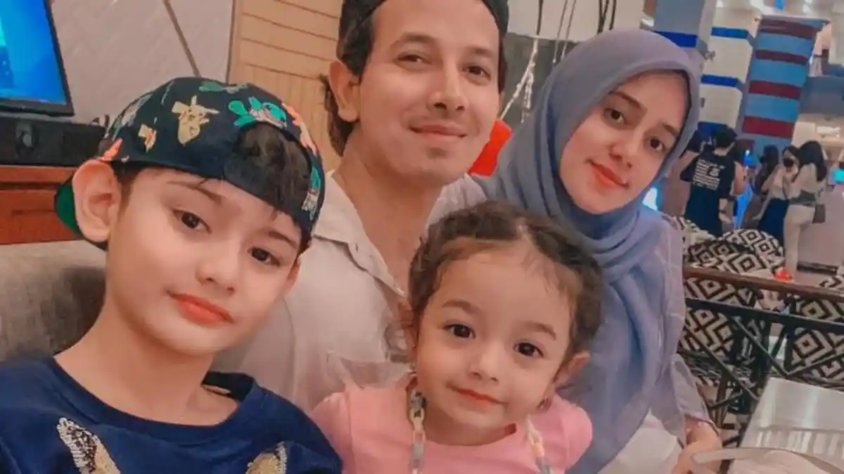 Baru Melahirkan Anak Ketiga Fairuz dan Sonny Langsung Disunat