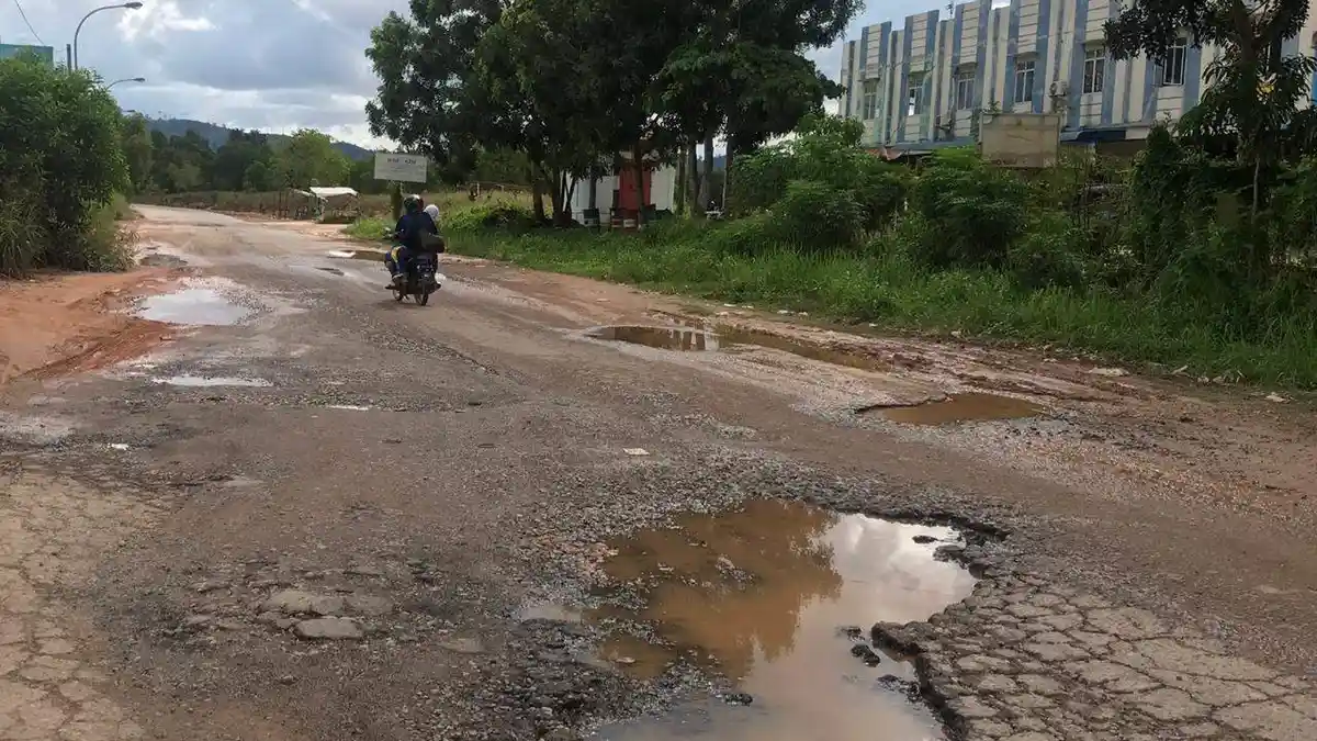Sudah Setahun Jalan Marina Sekupang Batam Rusak, Warga: Pemko Jangan Tutup Mata