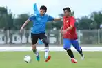 Bupati-Ogan-Ilir-Panca-Wijaya-Akbar-kiri-saat-turun-pada-pertandingan-sepakbola.jpg