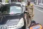 Minim Lahan Jadi Alasan Pelanggan Nekat Parkir Liar di Solo, 6 Kendaraan Digembok Dishub