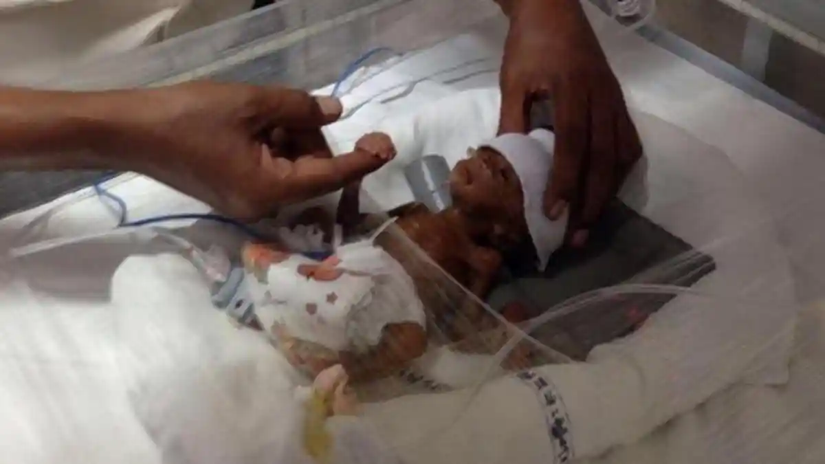 Mengapa Bayi Tidak Boleh Minum Air Putih?