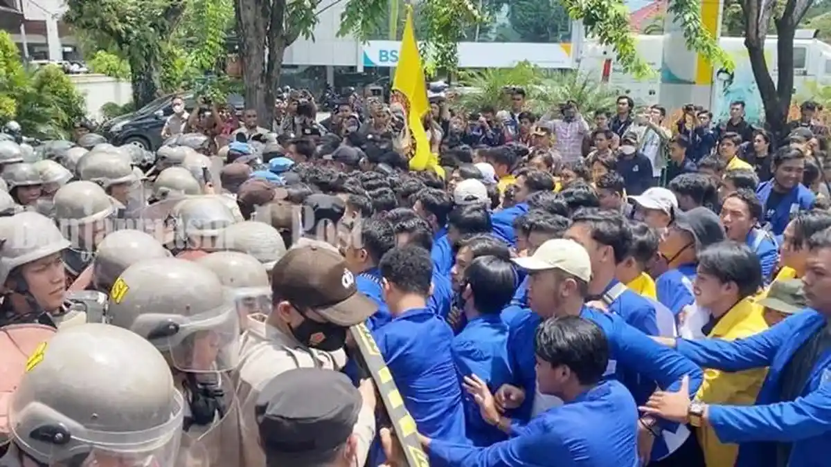 Termasuk soal PHK, ini Daftar Isi 21 Pasal UU Cipta Kerja yang Dikabulkan MK untuk Direvisi
