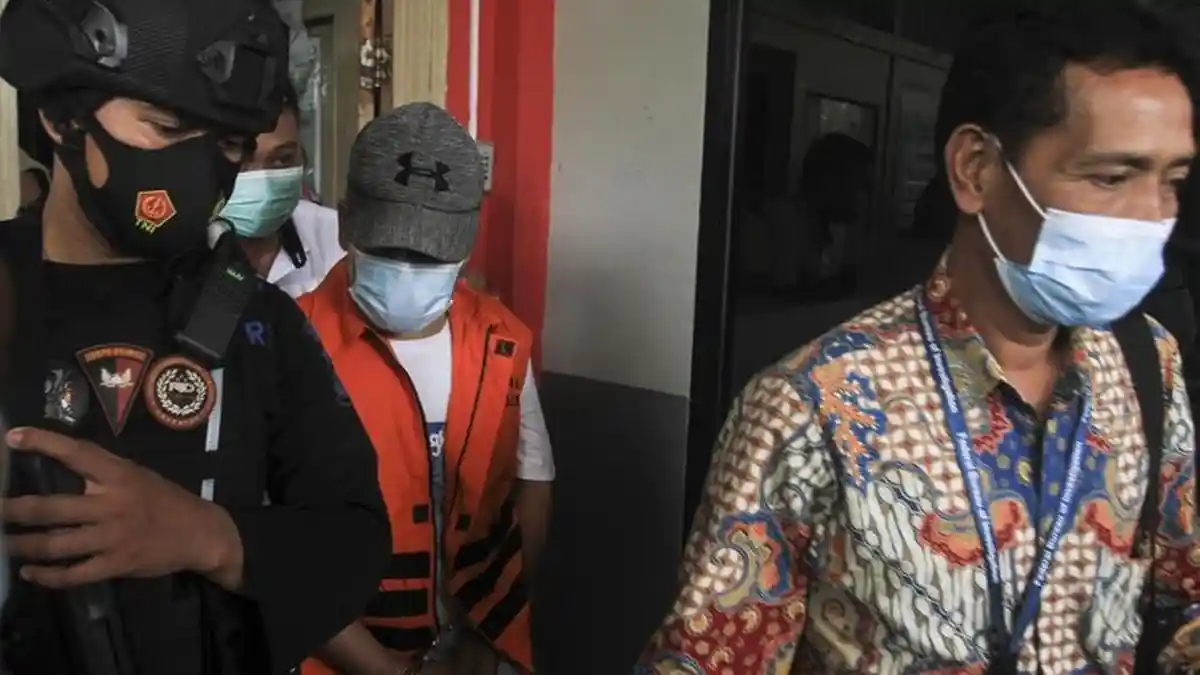 Ketika Wakil Bupati OKU Dilantik dengan Kenakan Rompi Tahanan dan Tangan Diborgol