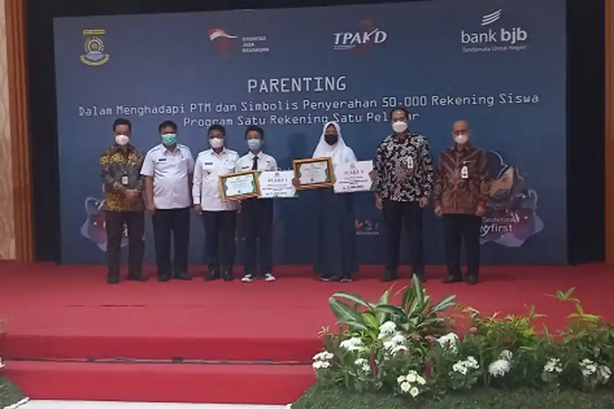 Raih Juara Pencak Silat, Dua Pelajar Diganjar Penghargaan dan Uang Tunai oleh Pemkot Tangerang