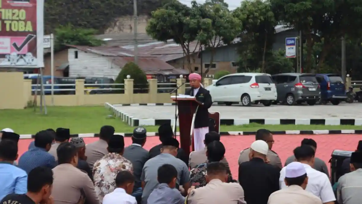 Polres Toba Bersama Masyarakat Sholat Idul Adha Bersama 