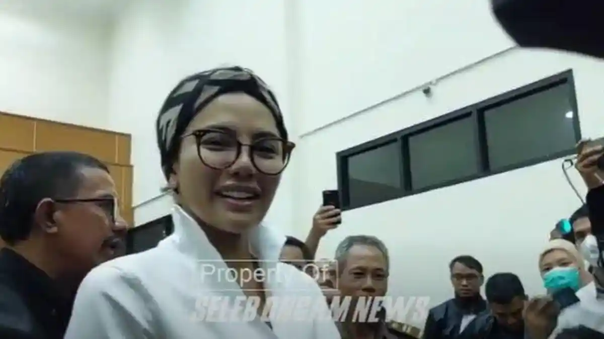 Nikita Mirzani Ketawa setelah Dengar Dakwaan Jaksa: Lucu Aja