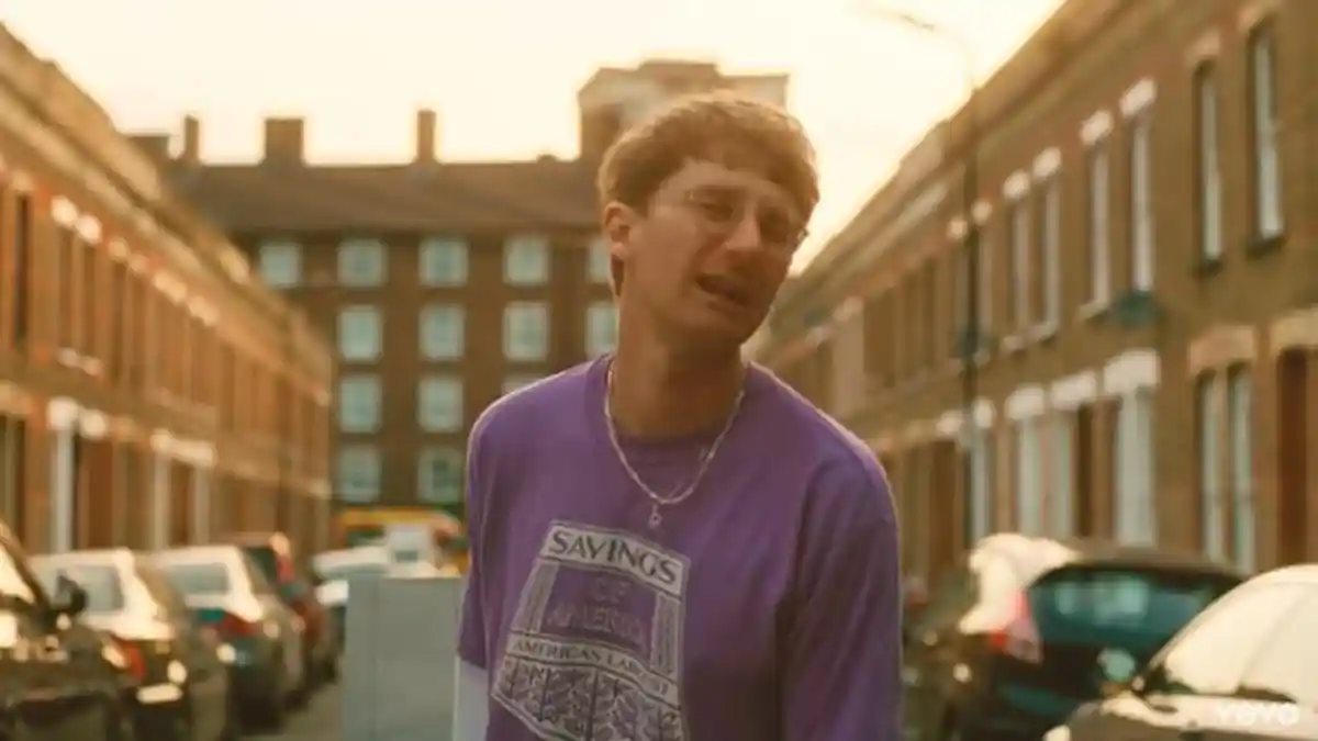 Lirik dan Terjemahan Lagu Heat Waves - Glass Animals: Sometimes All I Think About is You