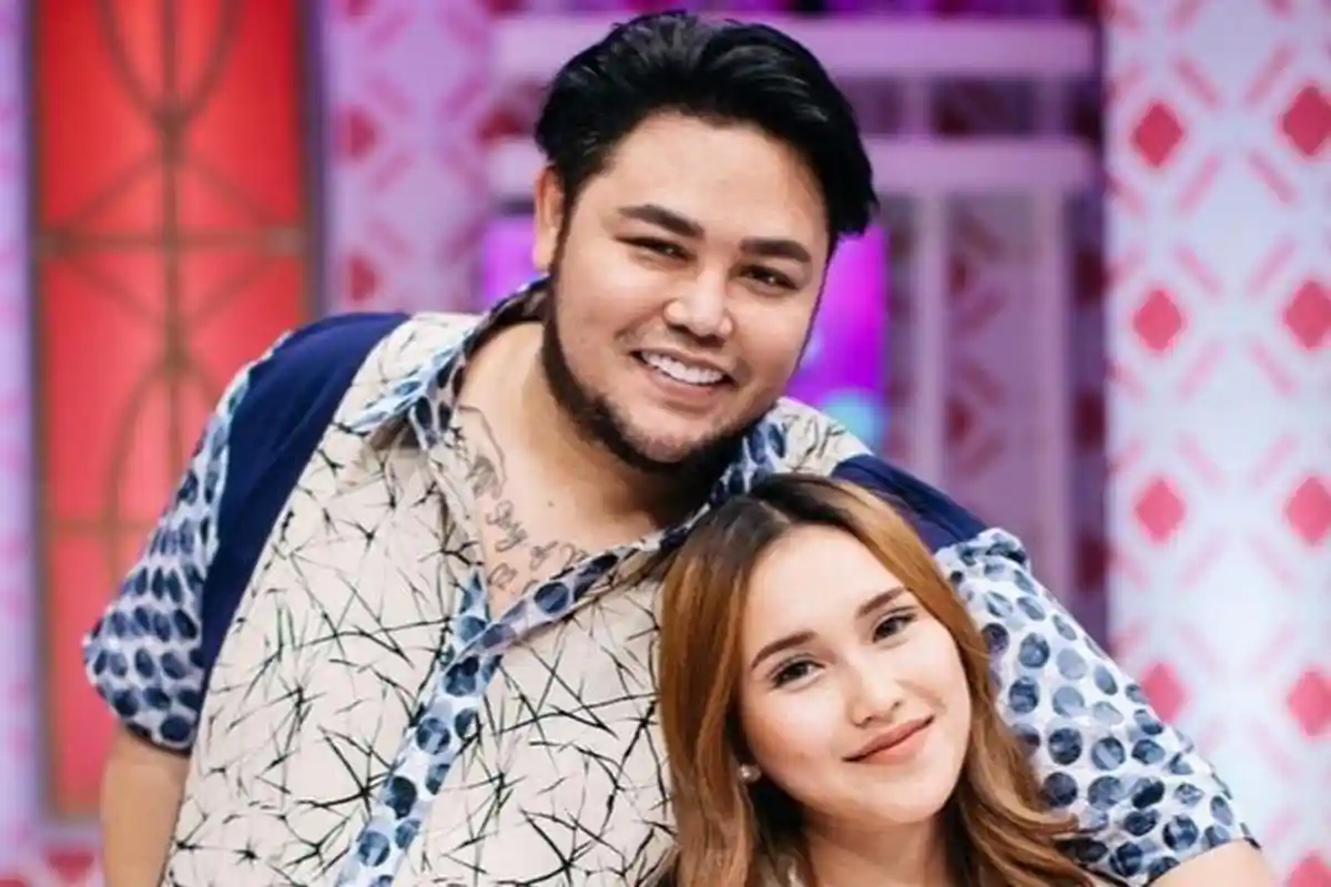 Ivan Gunawan Sebut Pernah Ciuman Bibir dengan Ayu Ting, Sang Janda Hina Sebut Sahabatnya Bencong