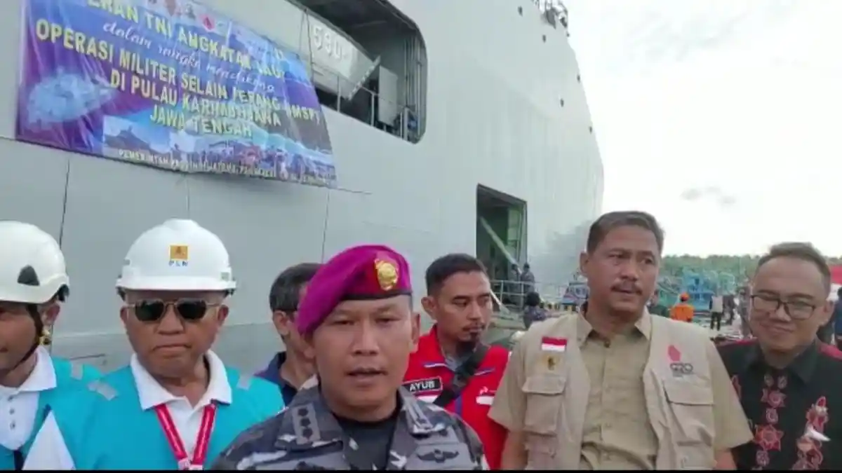 Angkut BBM dan Logistik KRI Makassar Diberangkatkan ke Karimunjawa