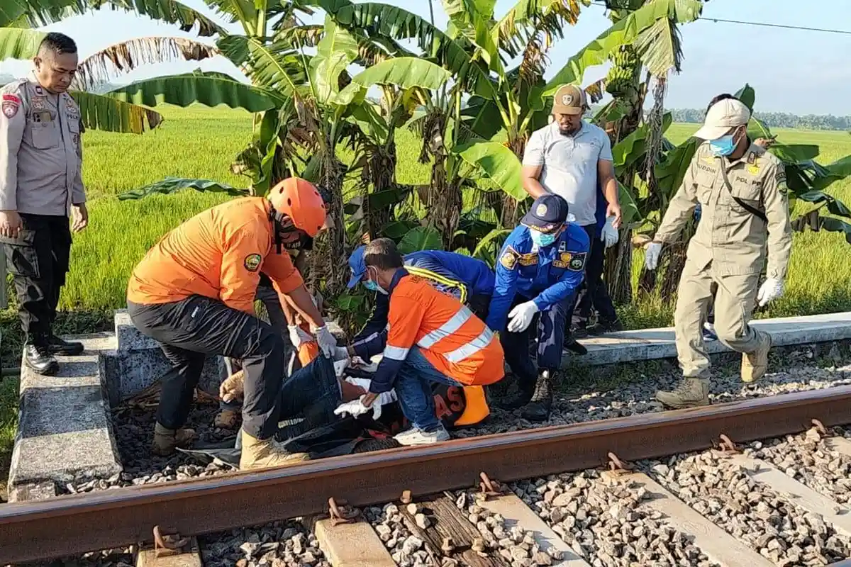 BREAKING NEWS: Pejalan Kaki Tewas Tertabrak KA Gumarang di Jalur Kapuan–Cepu Blora
