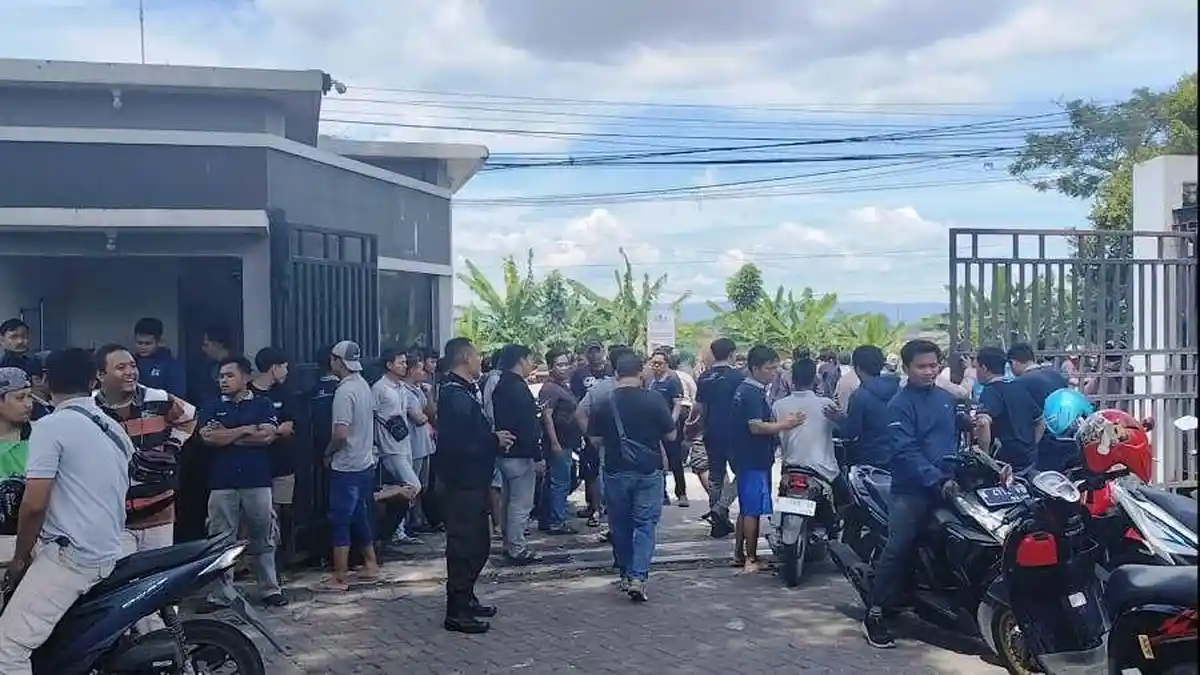 190 Karyawan Anak Perusahaan PT Dua Kelinci Pati Tinggalkan Pabrik, Tolak Sistem Outsourcing
