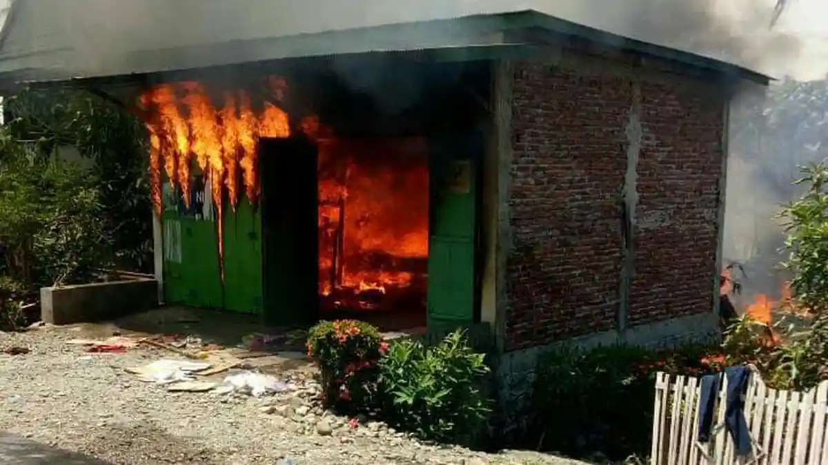 BREAKING NEWS: Kebakaran di Pammana Wajo, Rumah dan Kios Warga Ludes